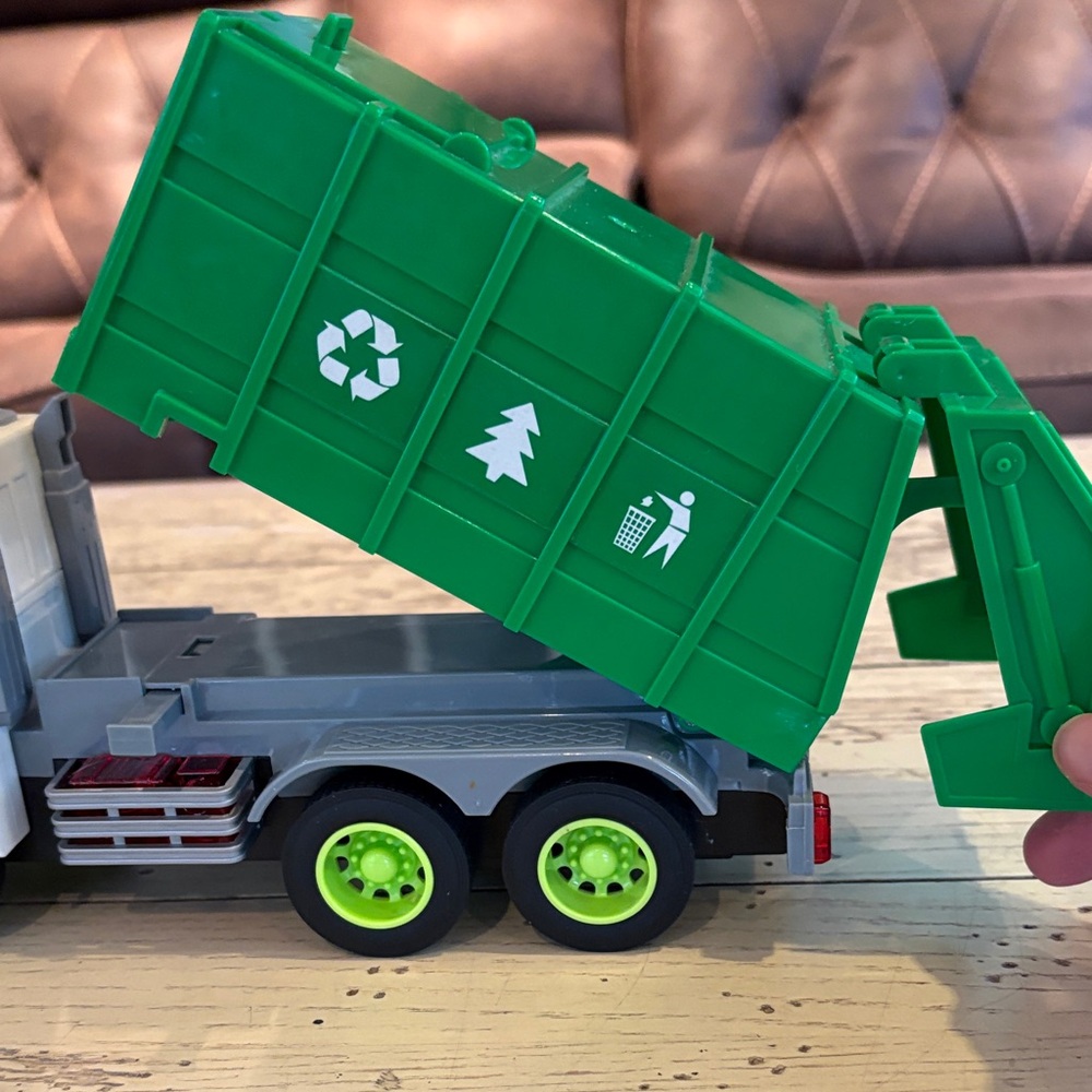 Maxx Action Lights/Sounds Revving Waste Removal Recycling Truck Toy - Picture 2 of 16